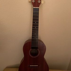 Ukelele- Makaha MK-Concert-Like New-Case-Great gift for a ukelele beginner